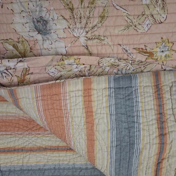 Waverly Cape Coral Quiled Twin Comforter and 2 Shams - Picture 4 of 7